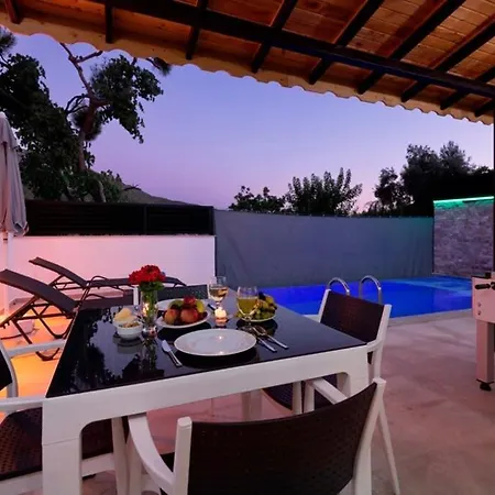 Zafar - Private Outdoor Pool